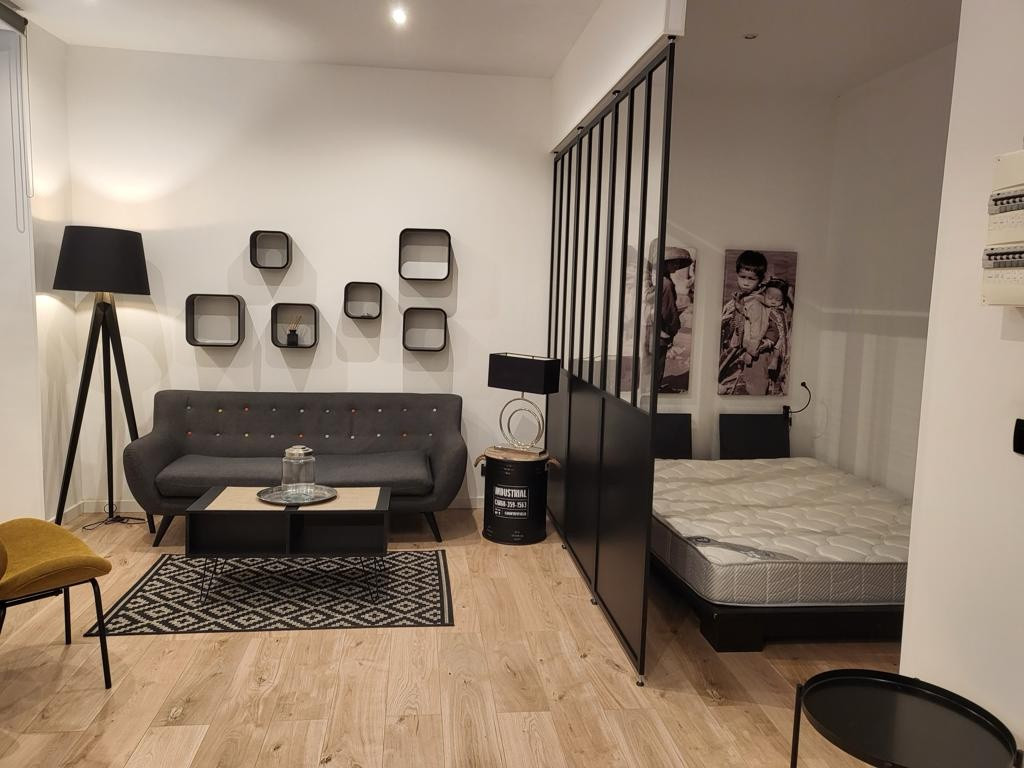 
                                                Location
                                                 Appartement de type F1 dans une résidence