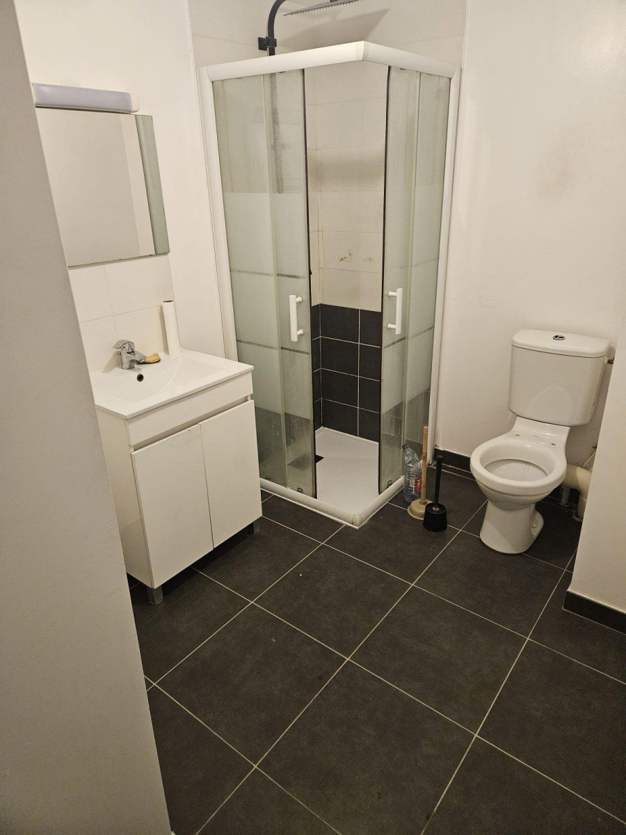 
                                                Location
                                                 Appartement de type f2 face au marche heloise