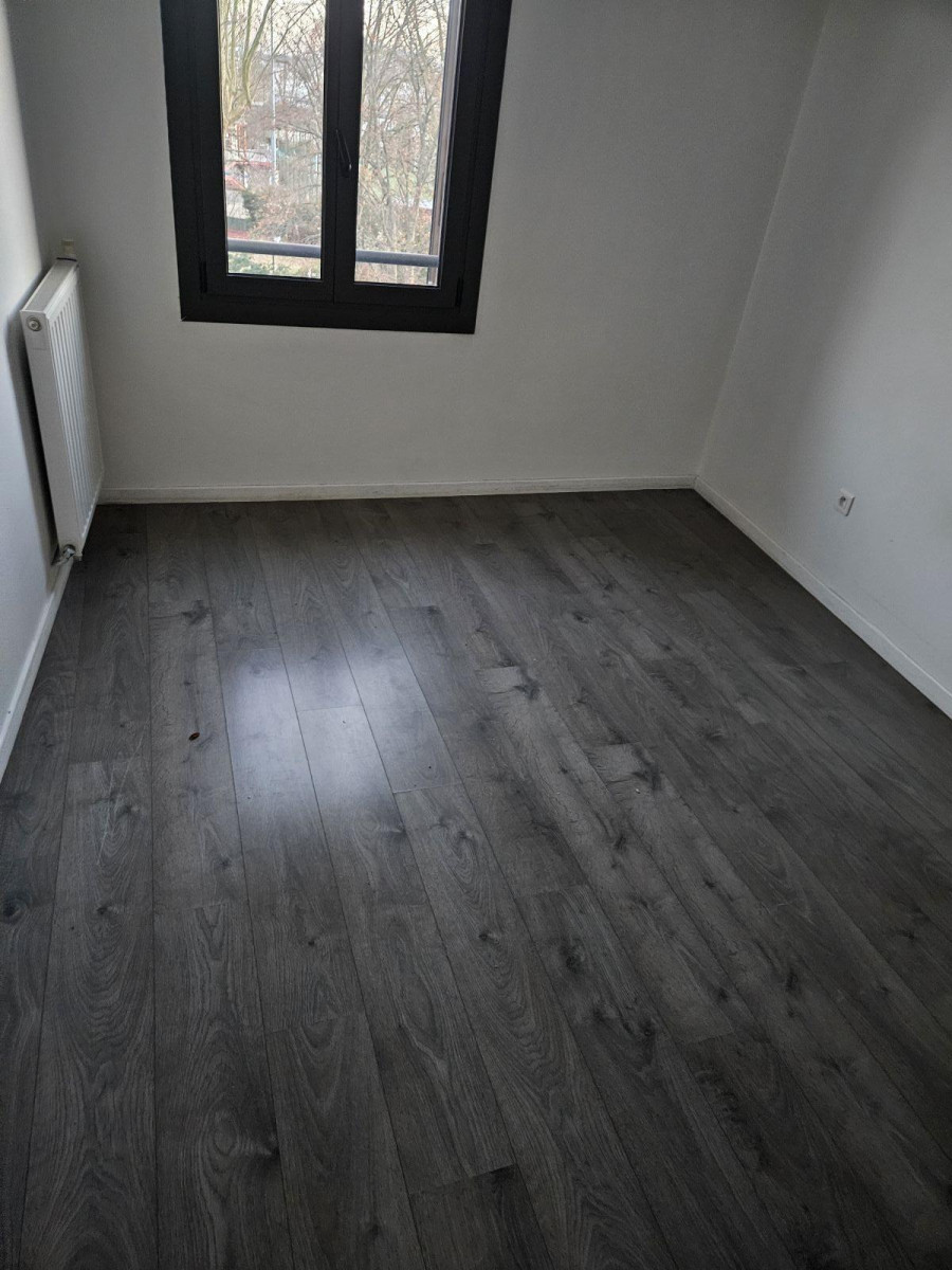 
                                                Location
                                                 Appartement de type f2 face au marche heloise