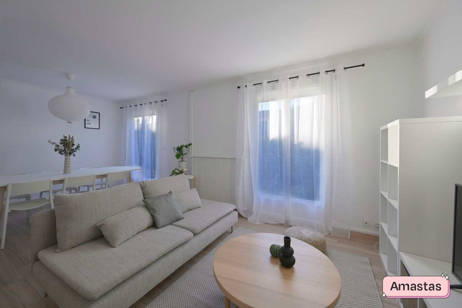 
                                                Location
                                                 Appartement de type F4 entièrement meublé et en très bon état à Valence - 526552