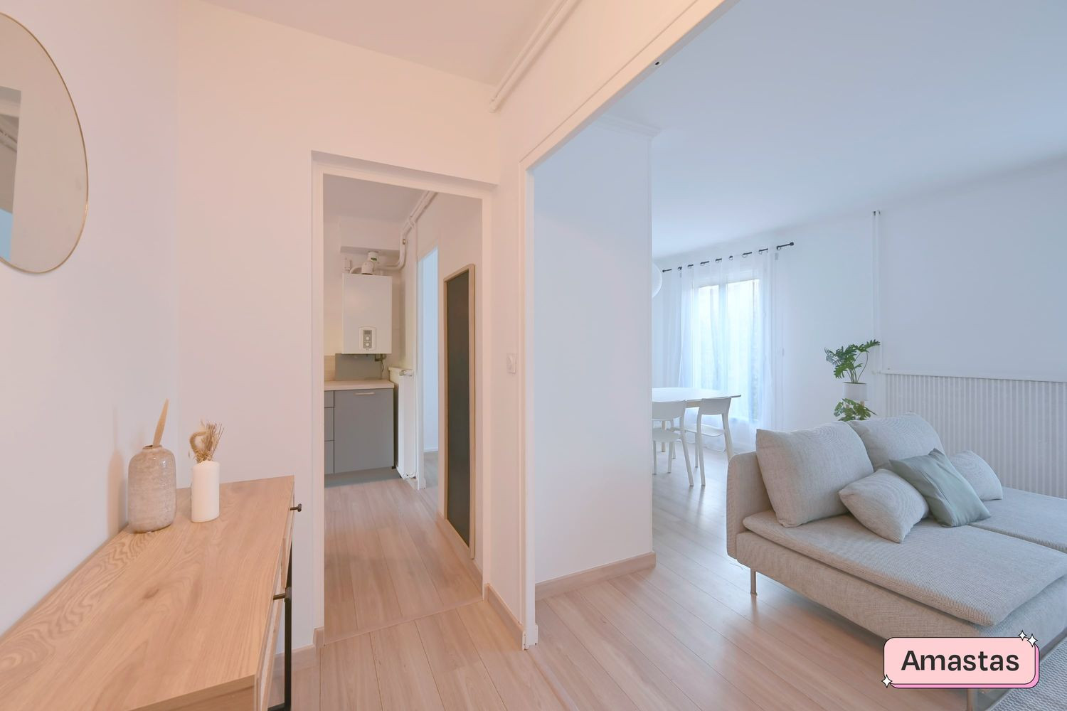 
                                                Location
                                                 Appartement de type F4 entièrement meublé et en très bon état à Valence - 526552