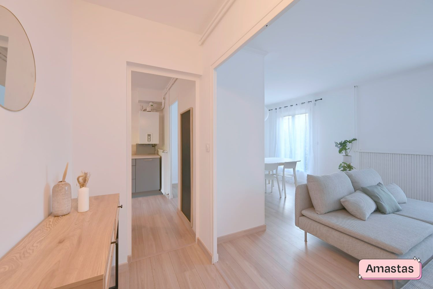 
                                                Location
                                                 Appartement de type F4 entièrement meublé et en très bon état à Valence - 526552