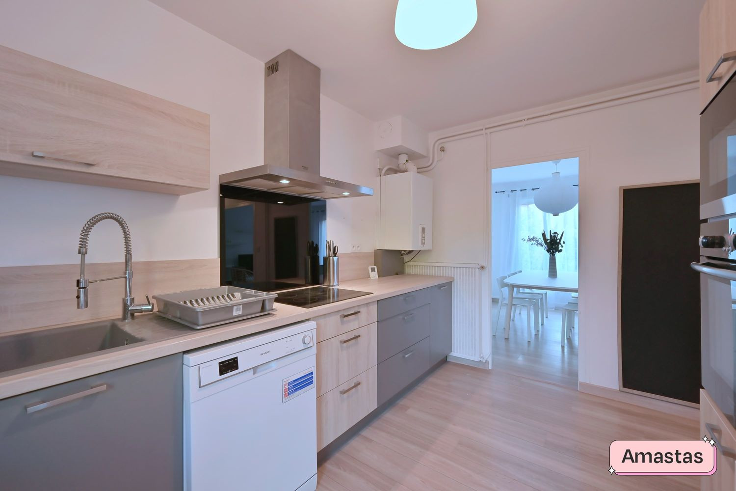 
                                                Location
                                                 Appartement de type F4 entièrement meublé et en très bon état à Valence - 526552