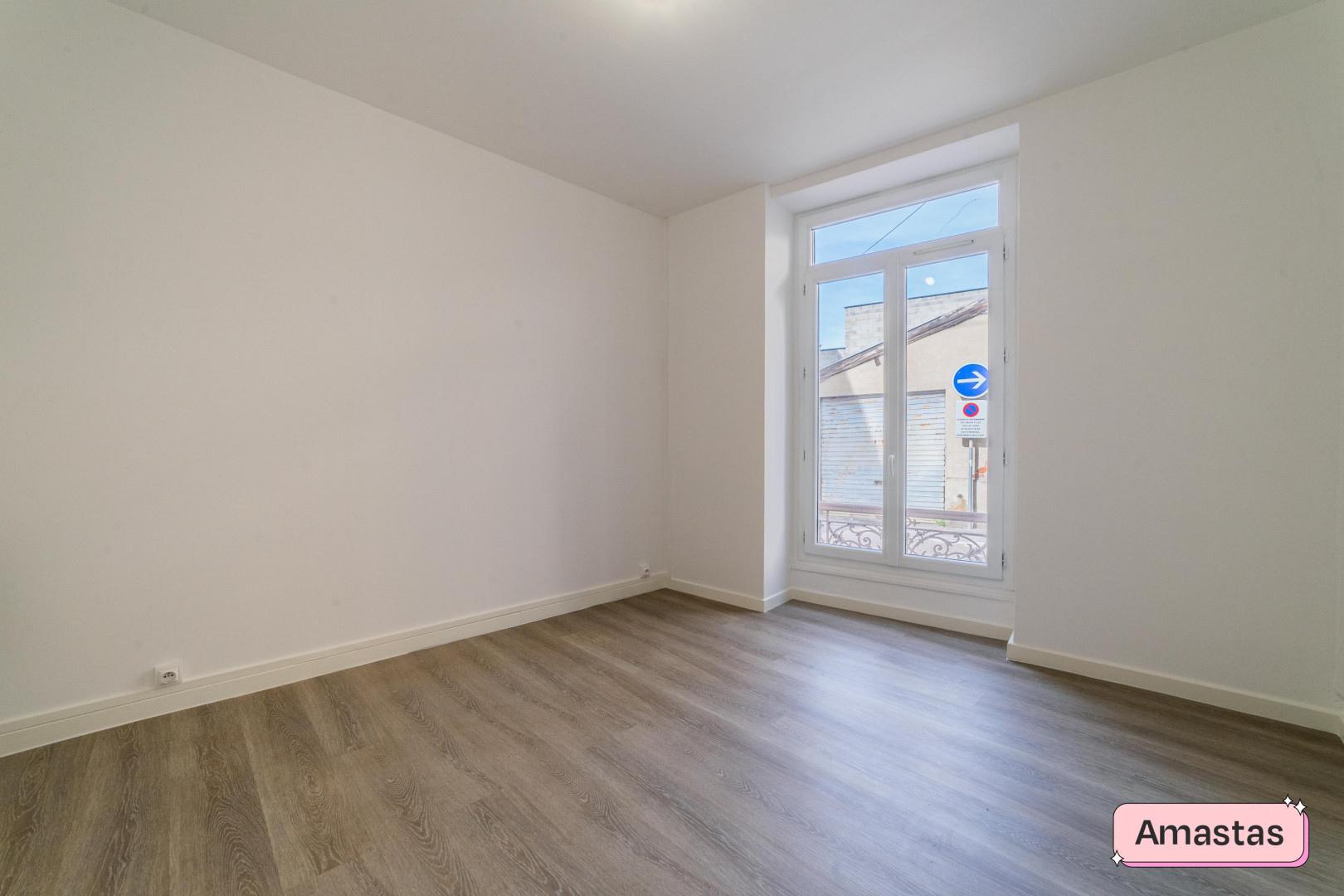 
                                                Location
                                                 Appartement de type F4 entièrement rénové à GIVORS