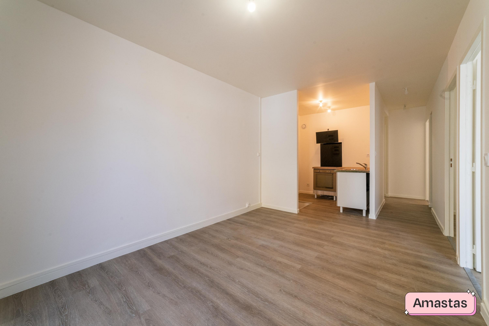 
                                                Location
                                                 Appartement de type F4 entièrement rénové à GIVORS
