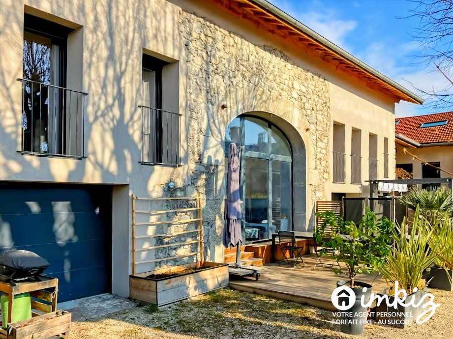 
                                                Vente
                                                 Appartement de village rénové avec cour