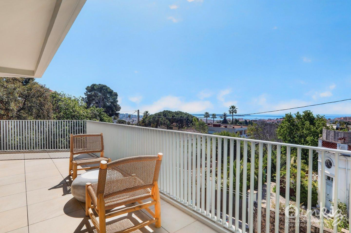 
                                                Vente
                                                 Appartement dernier étage 4 pièces vue mer