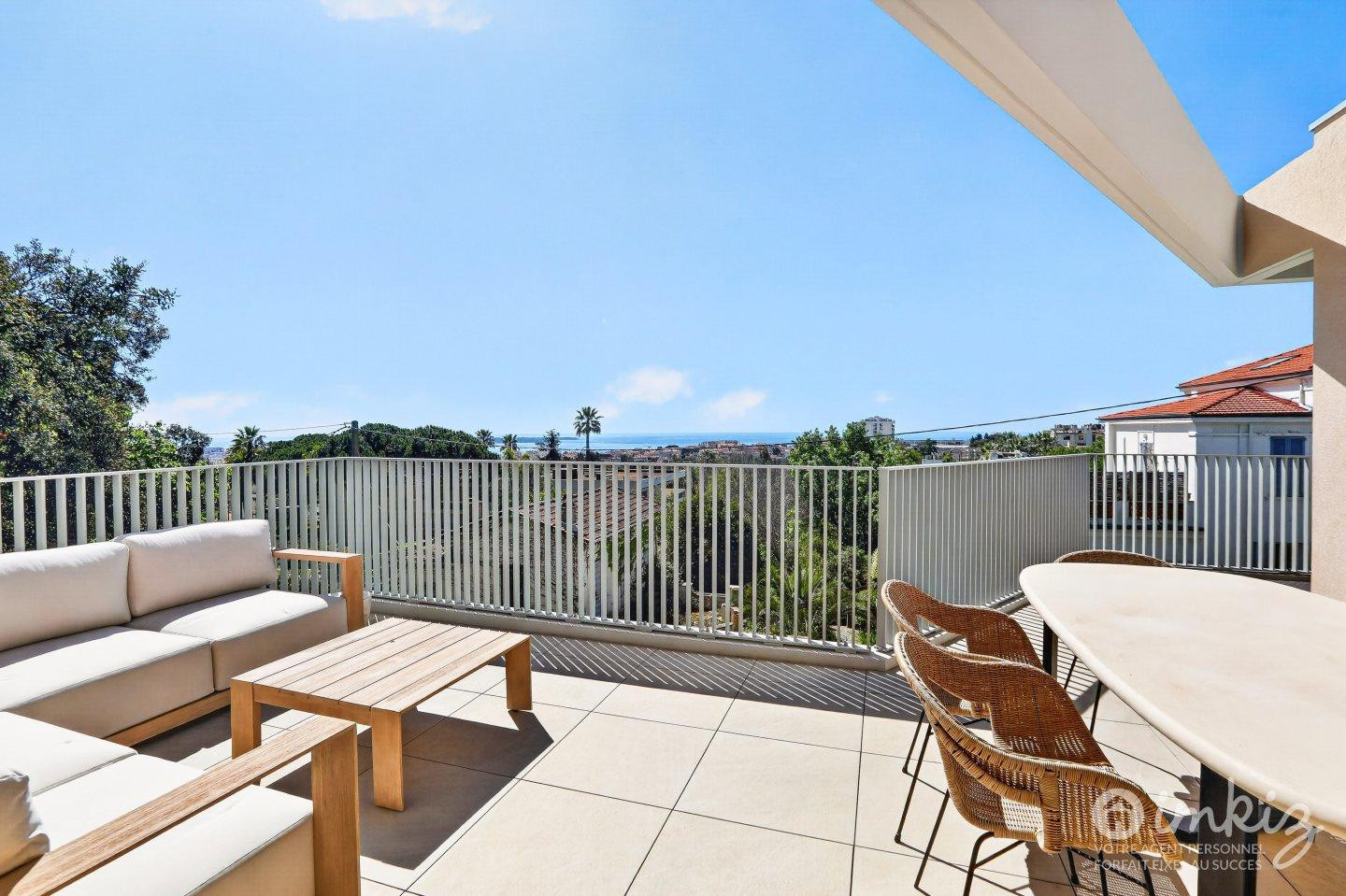 
                                                Vente
                                                 Appartement dernier étage 4 pièces vue mer