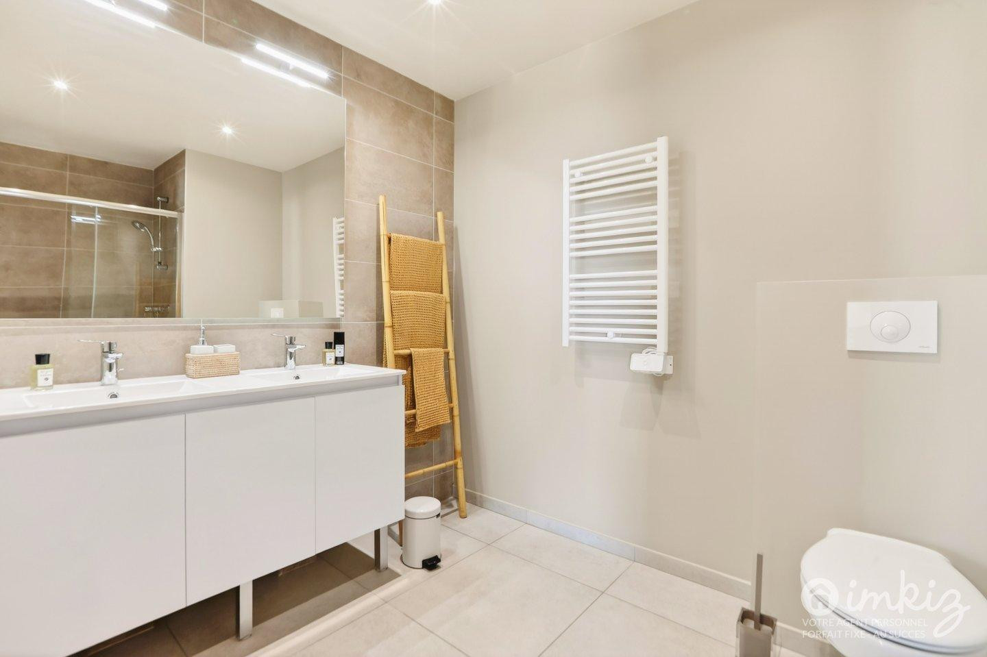 
                                                Vente
                                                 Appartement dernier étage 4 pièces vue mer