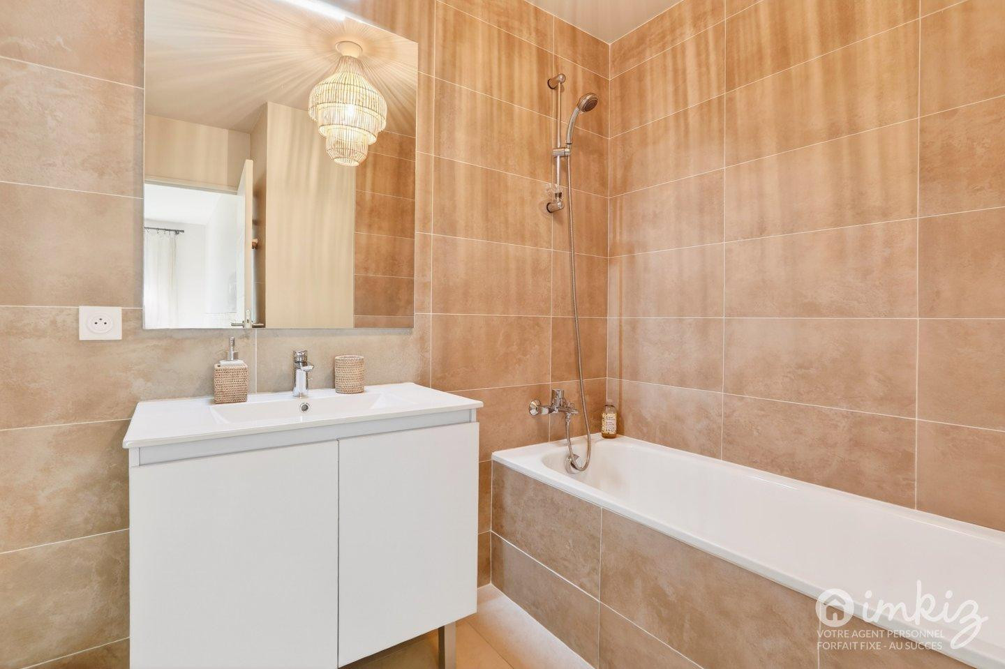 
                                                Vente
                                                 Appartement dernier étage 4 pièces vue mer