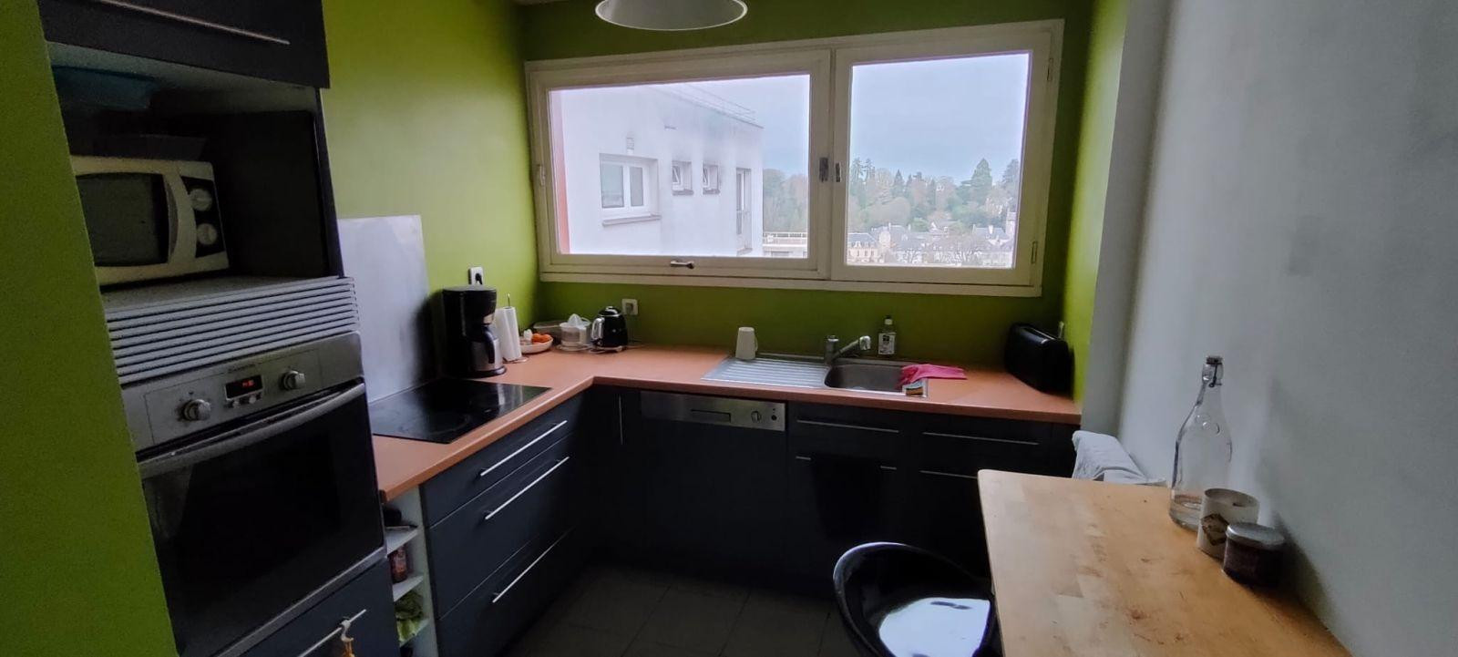 
                                                Location
                                                 Appartement dernier étage belle vue et parking