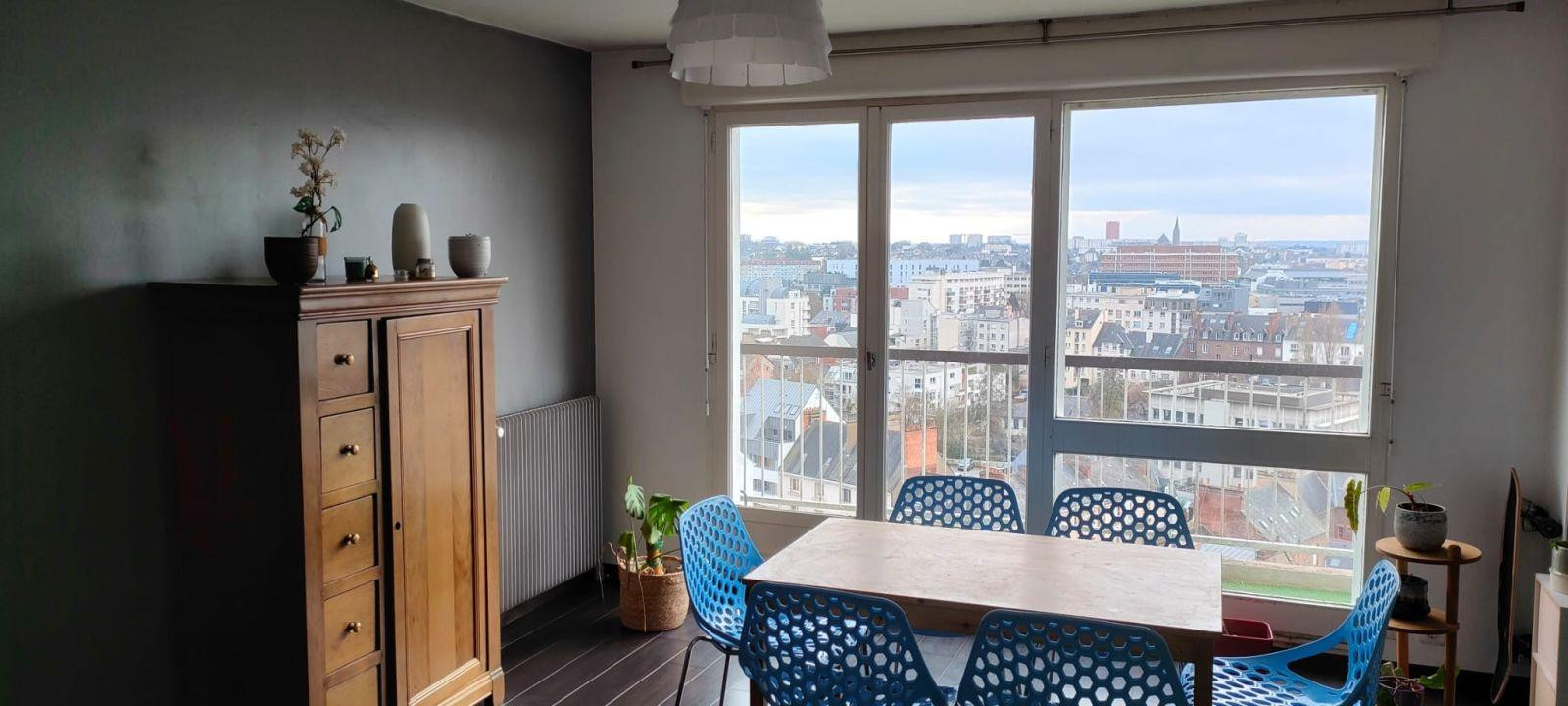 
                                                Location
                                                 Appartement dernier étage belle vue et parking