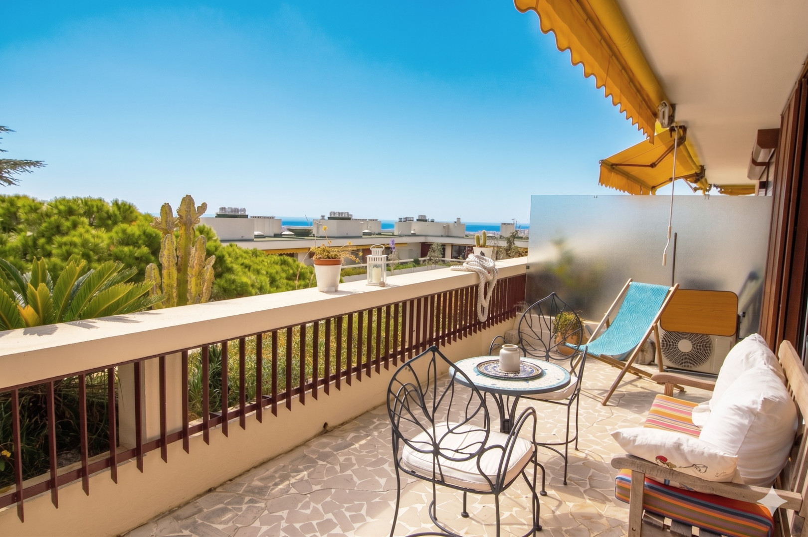 
                                                Vente
                                                 Appartement Dernier Etage Parc Coromandel 3 pièces Vue Mer