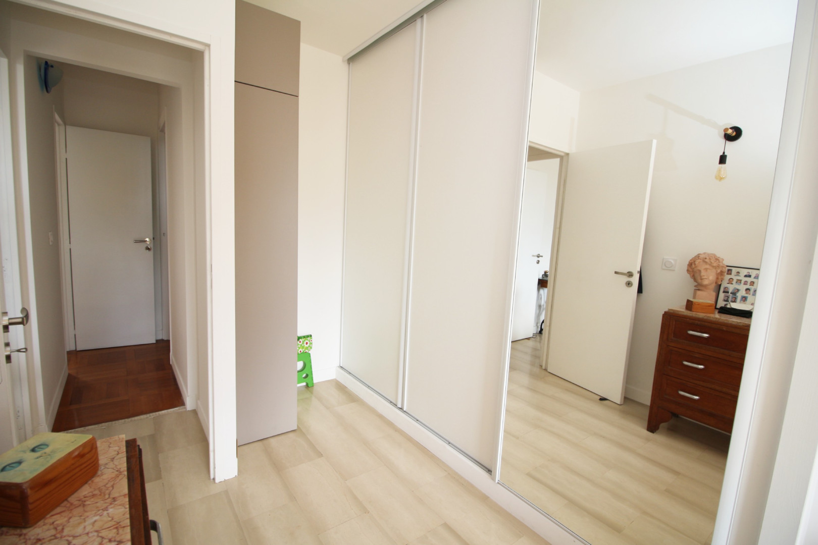 
                                                Vente
                                                 Appartement Dernier Etage Parc Coromandel 3 pièces Vue Mer