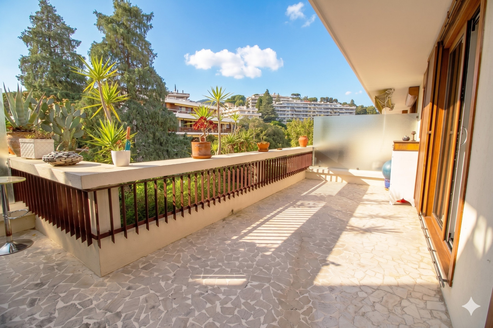 
                                                Vente
                                                 Appartement Dernier Etage Parc Coromandel 3 pièces Vue Mer