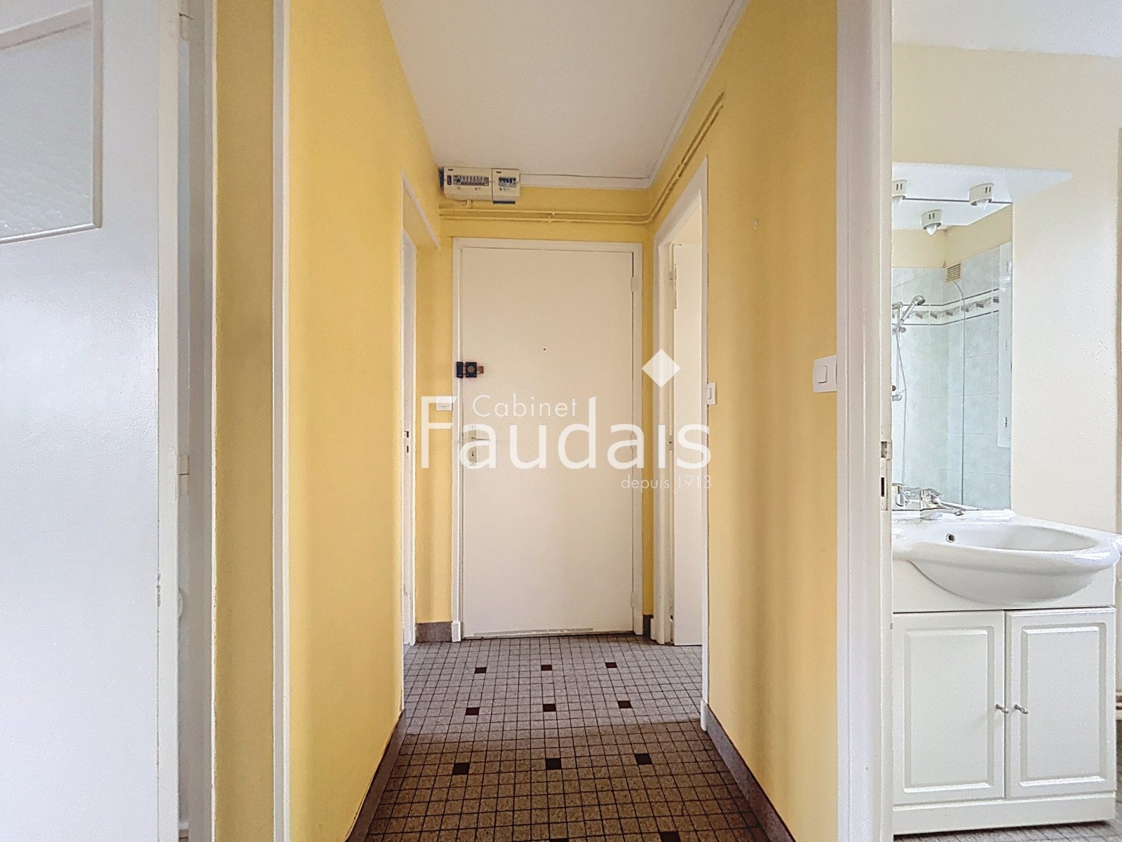 
                                                Vente
                                                 Appartement deux chambres PONT HEBERT