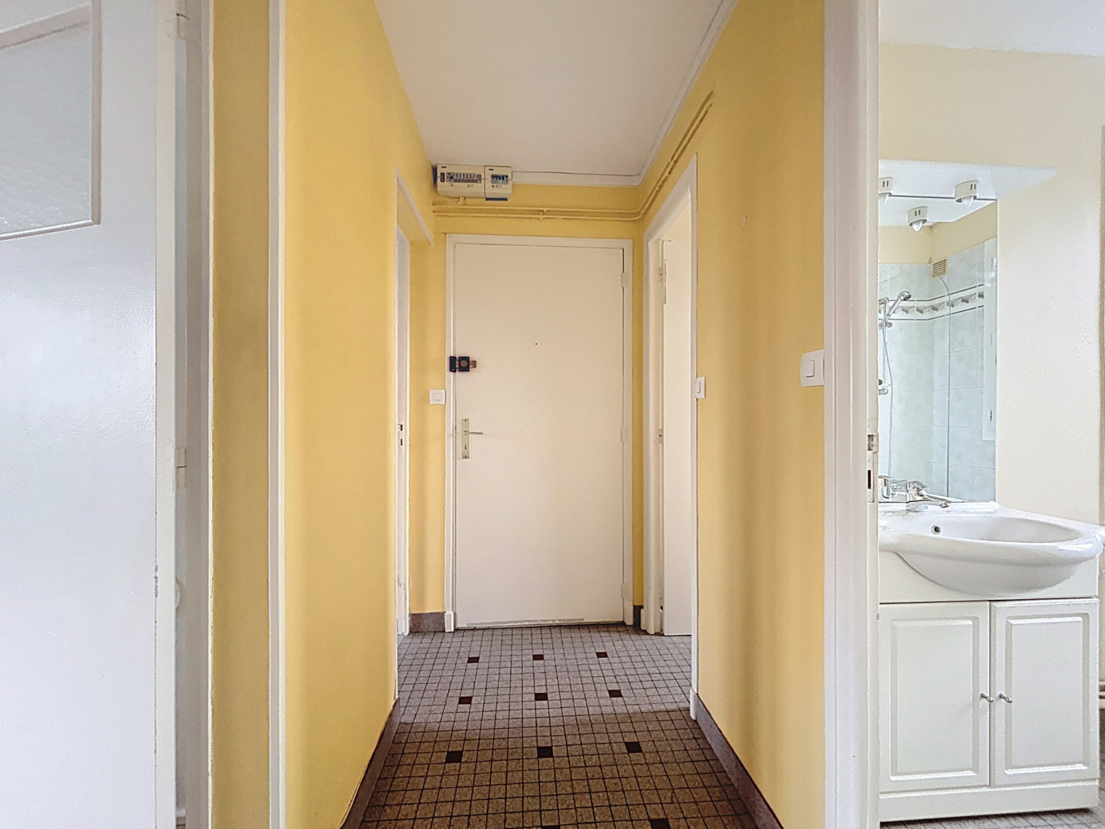 
                                                Vente
                                                 Appartement deux chambres PONT HEBERT