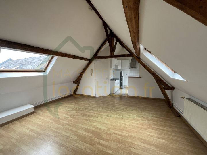 
                                                Location
                                                 Appartement deux pièce proche centre-ville, proche gare