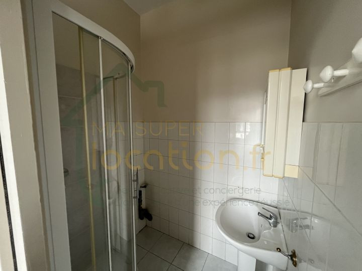 
                                                Location
                                                 Appartement deux pièce proche centre-ville, proche gare