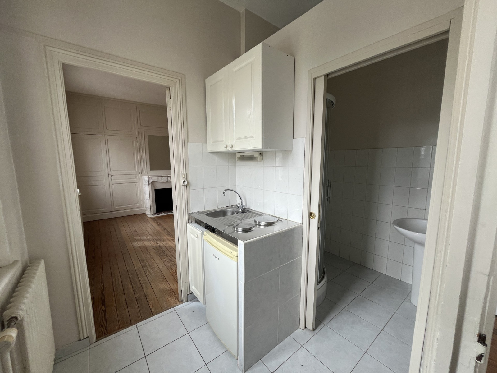 
                                                Location
                                                 Appartement deux pièce proche centre-ville, proche gare