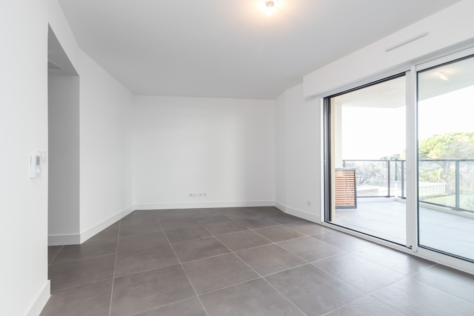 
                                                Vente
                                                 Appartement deux pièces à Antibes dans une résidence de standing