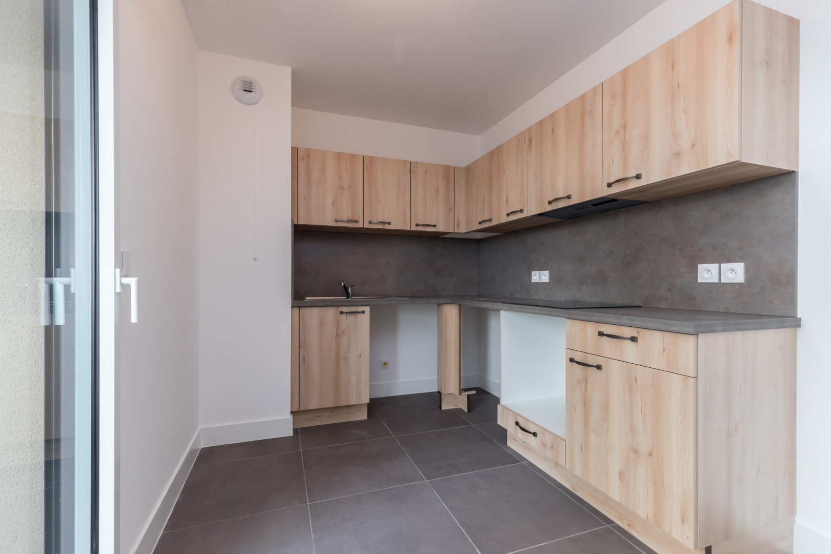 
                                                Vente
                                                 Appartement deux pièces à Antibes dans une résidence de standing
