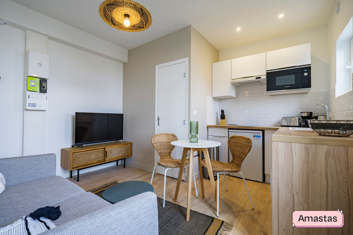 
                                                Location
                                                 Appartement deux pièces au bord de la Seine - CHOISY-LE-ROY