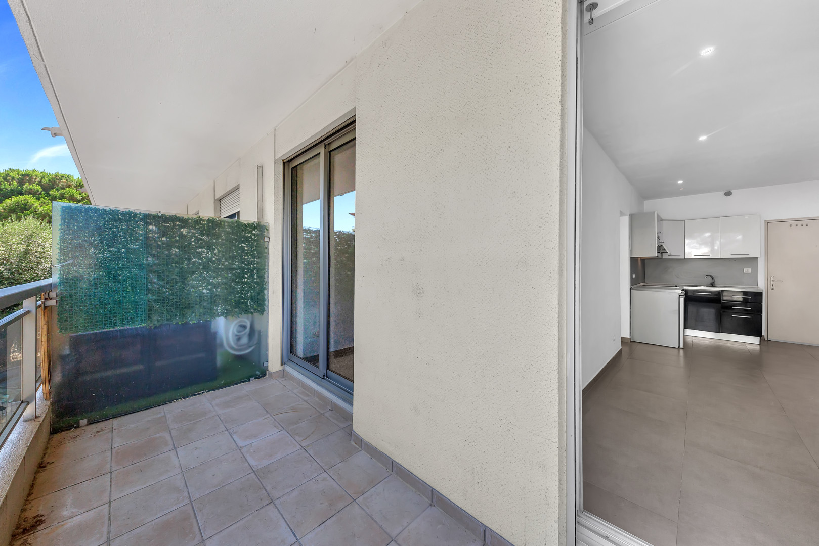 
                                                Vente
                                                 APPARTEMENT DEUX PIECES AVEC TERRASSE