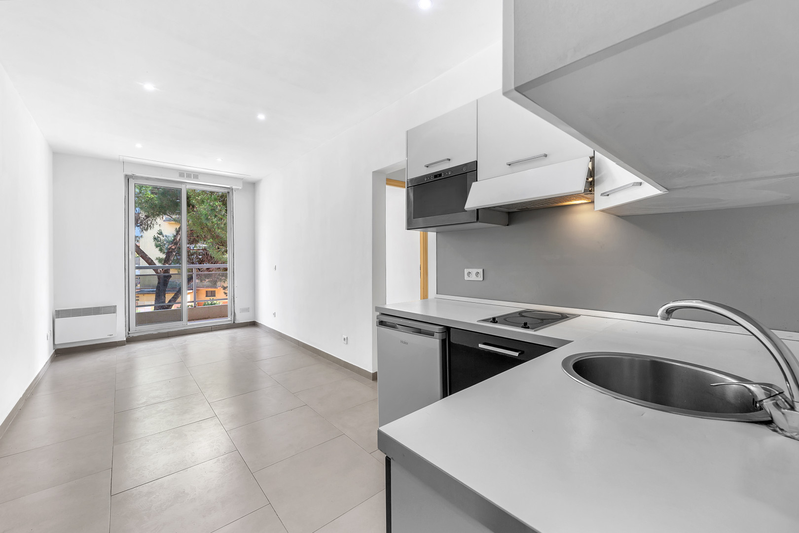 
                                                Vente
                                                 APPARTEMENT DEUX PIECES AVEC TERRASSE