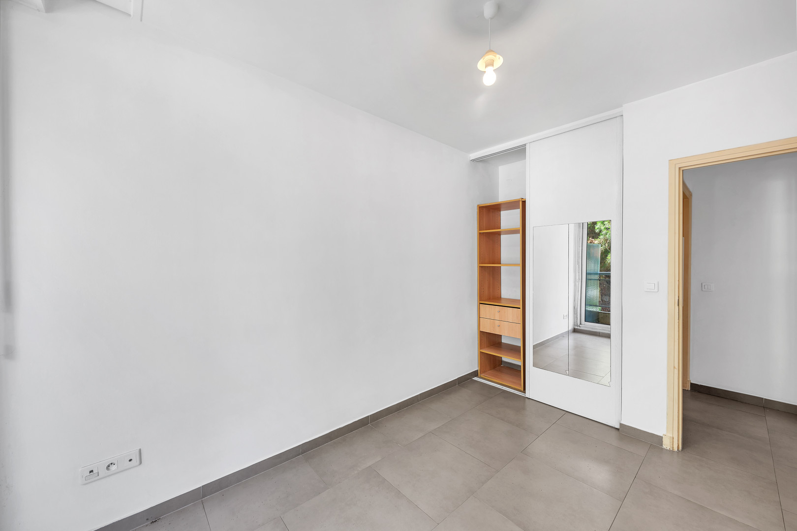 
                                                Vente
                                                 APPARTEMENT DEUX PIECES AVEC TERRASSE