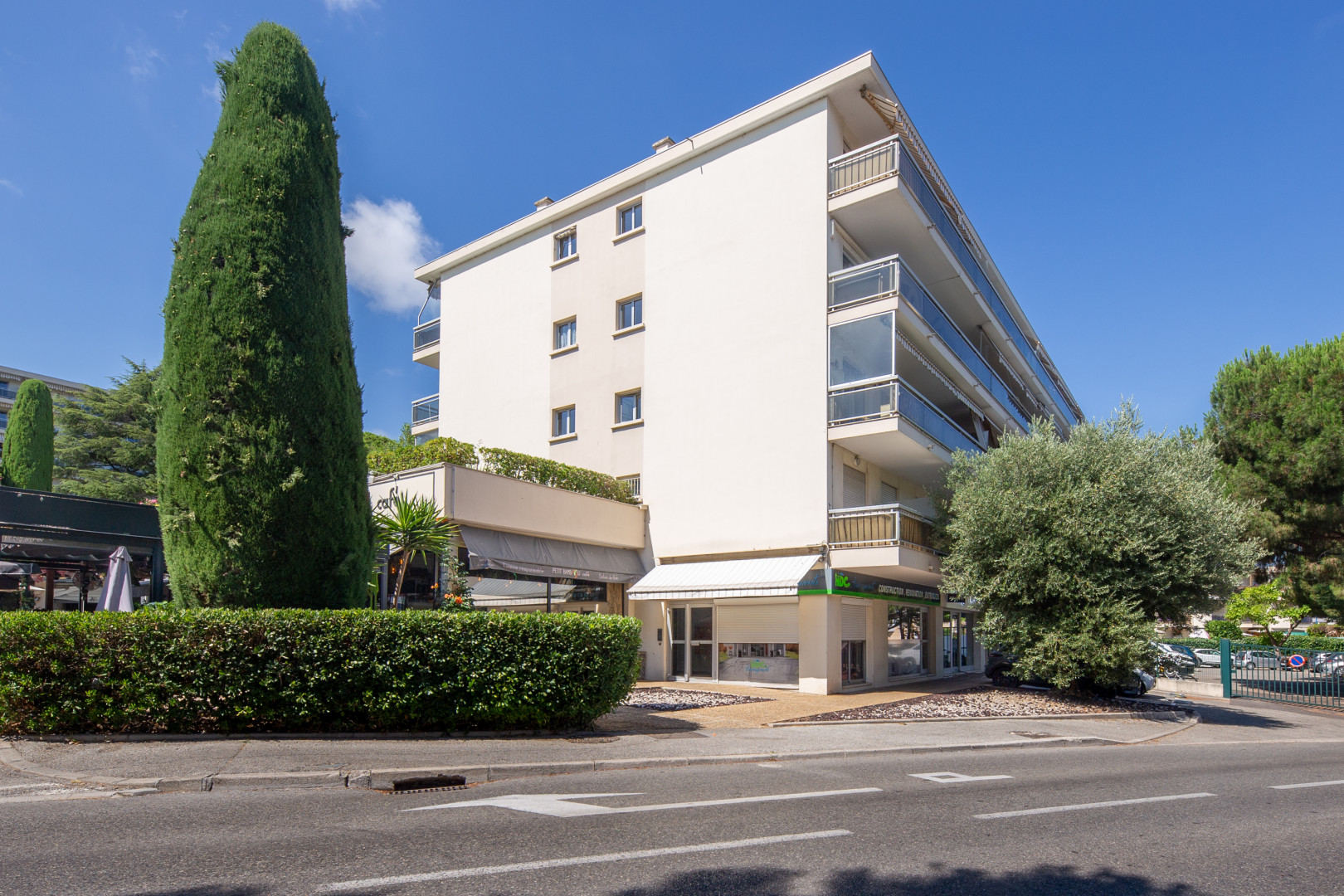 
                                                Vente
                                                 APPARTEMENT DEUX PIECES AVEC TERRASSE