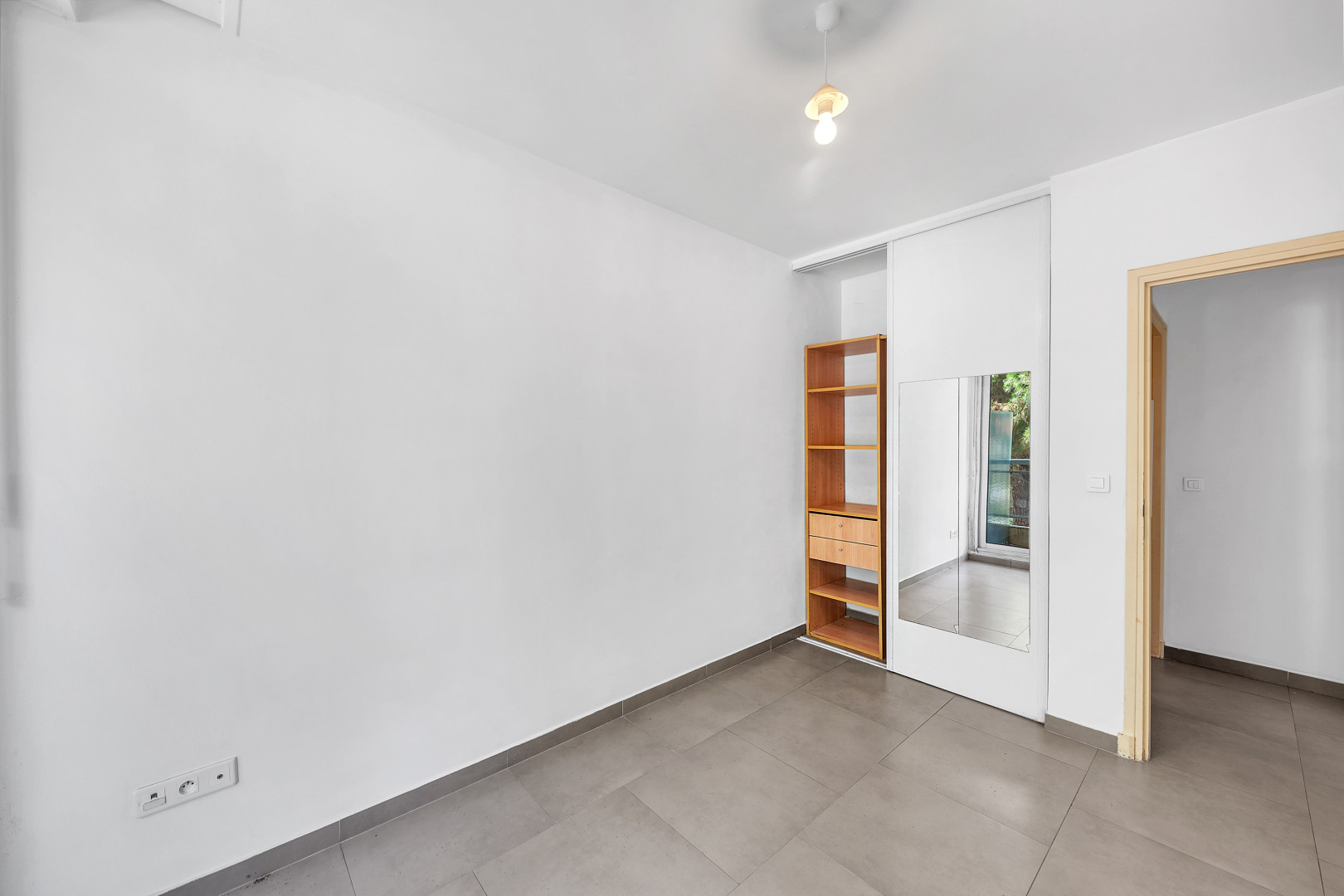 
                                                Vente
                                                 APPARTEMENT DEUX PIECES AVEC TERRASSE