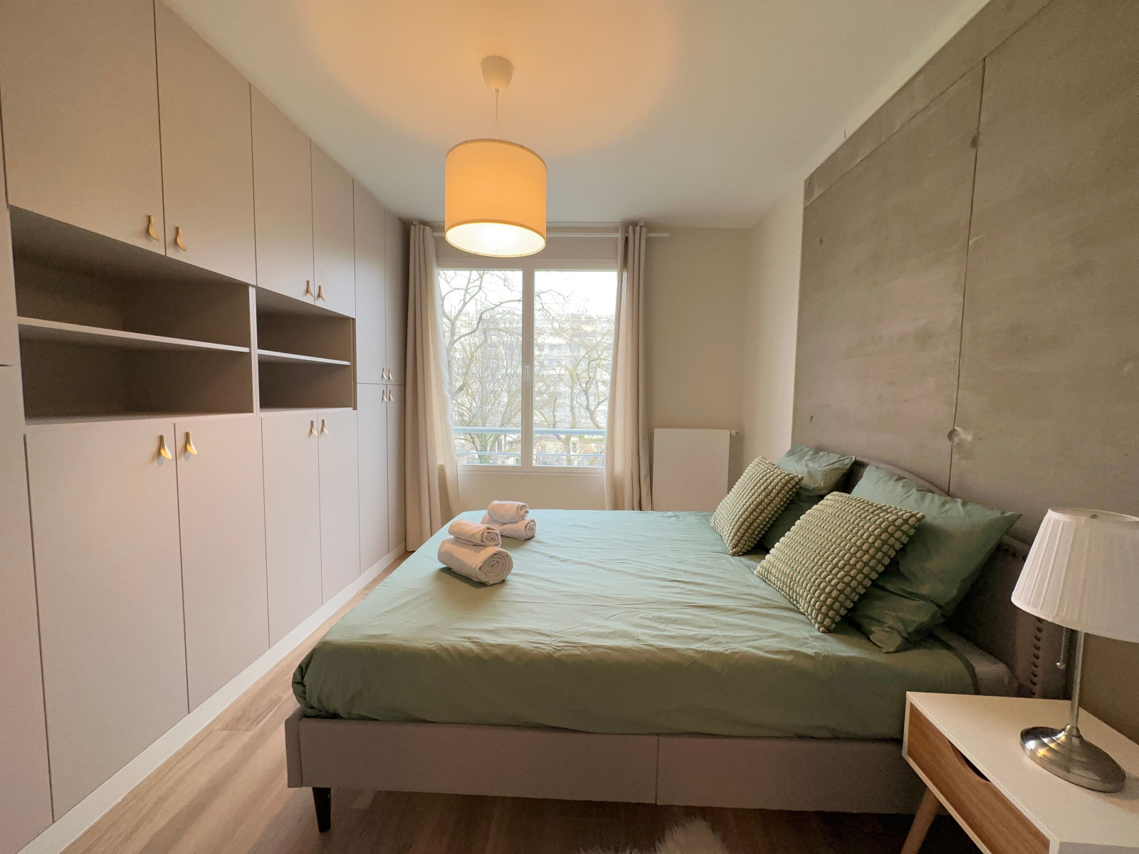 
                                                Location
                                                 Appartement deux pièces neuf et meublé avec soin avec imprenable sur tout Paris (loyer tout inclus)
