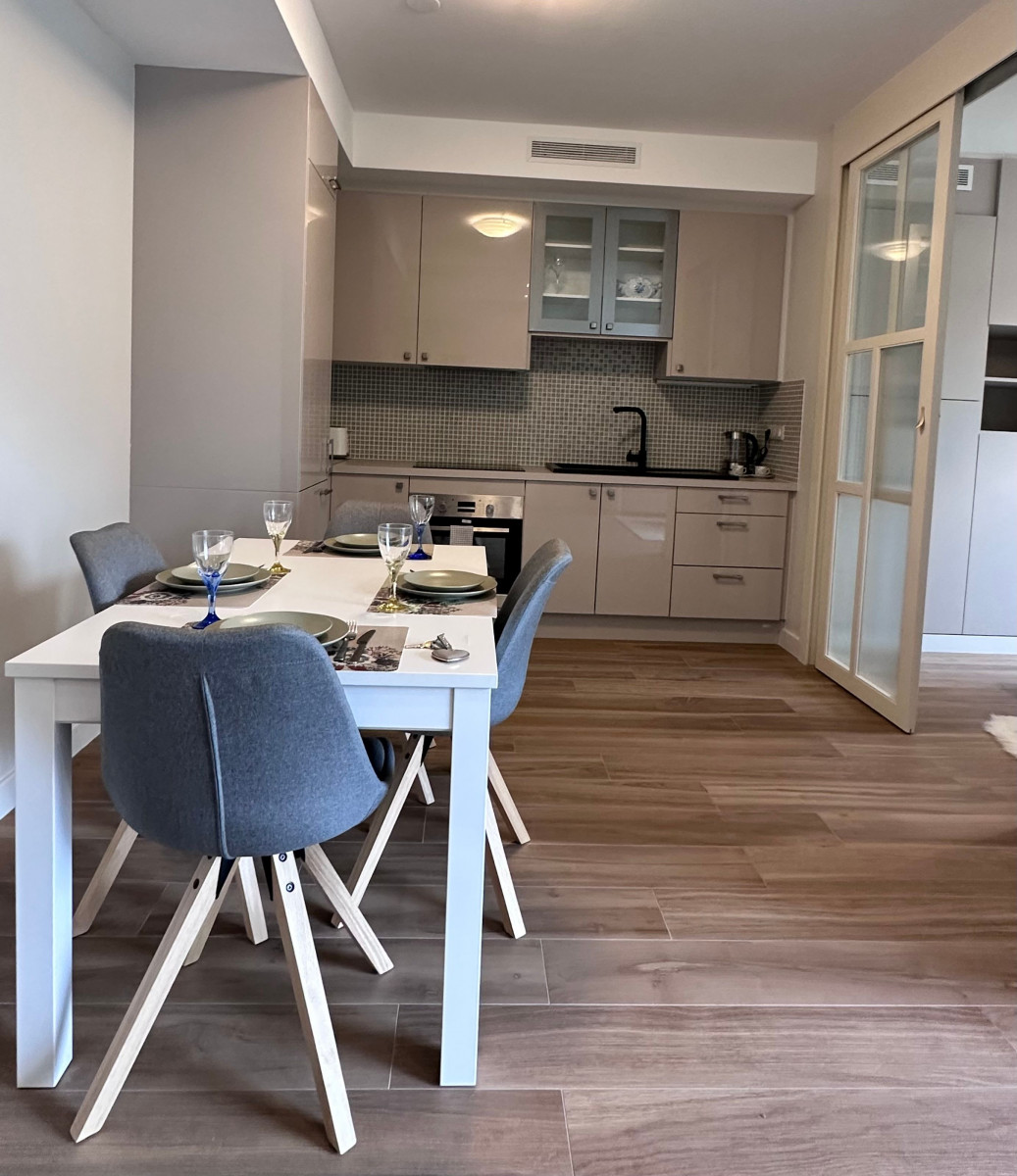 
                                                Location
                                                 Appartement deux pièces neuf et meublé avec soin avec imprenable sur tout Paris (loyer tout inclus)
