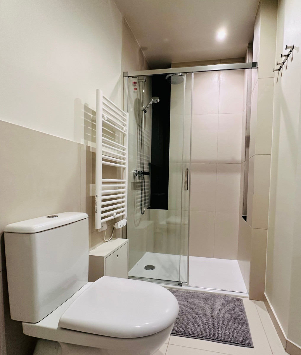 
                                                Location
                                                 Appartement deux pièces neuf et meublé avec soin avec imprenable sur tout Paris (loyer tout inclus)