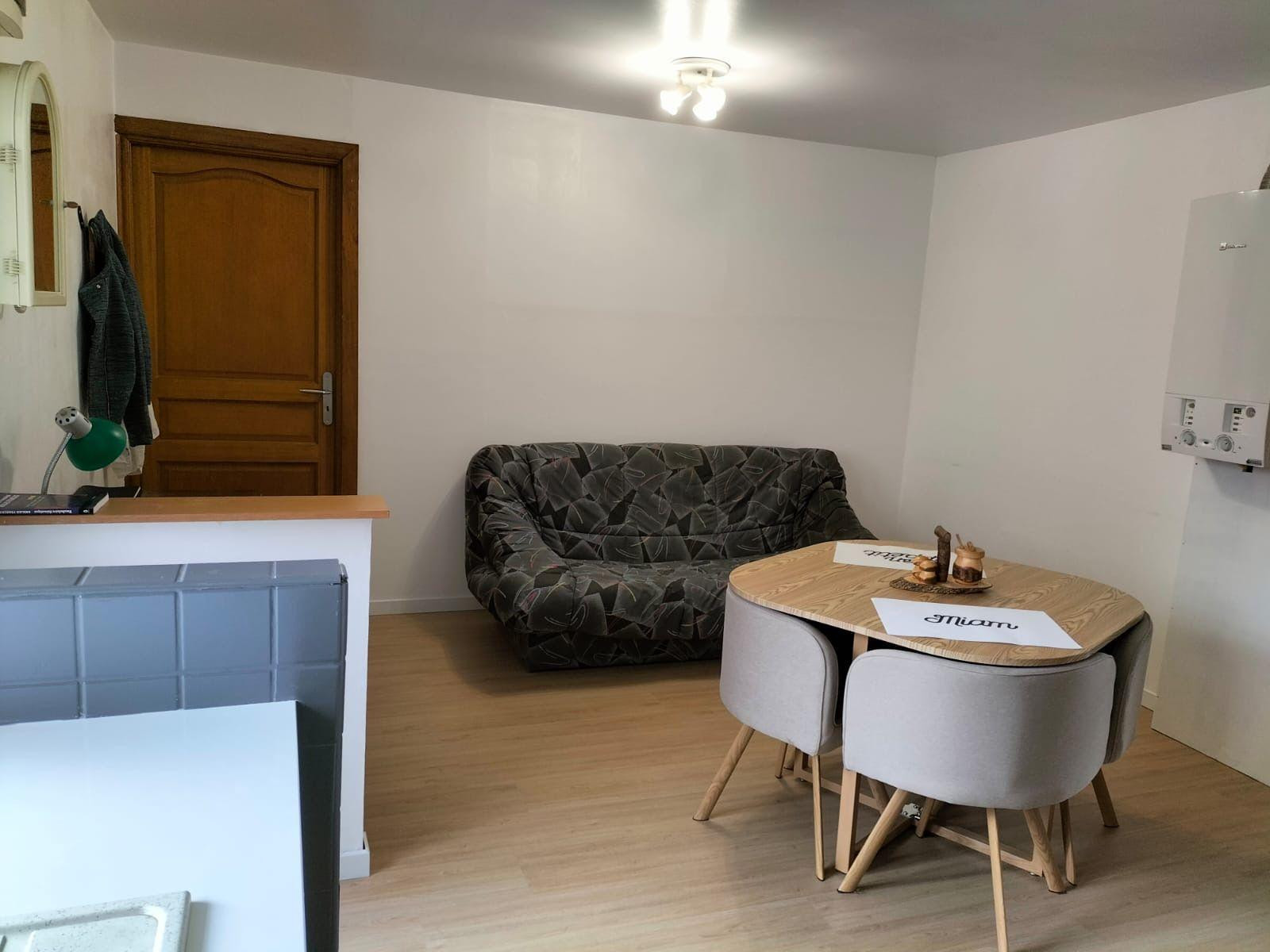 
                                                Location
                                                 Appartement discret et pratique