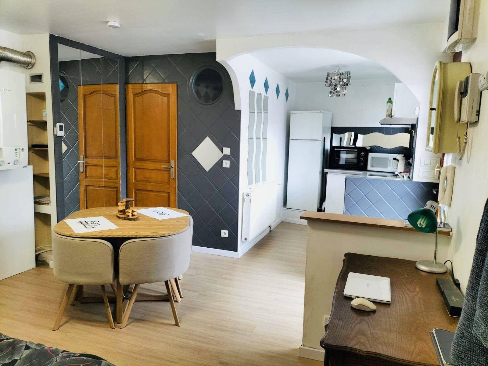 
                                                Location
                                                 Appartement discret et pratique