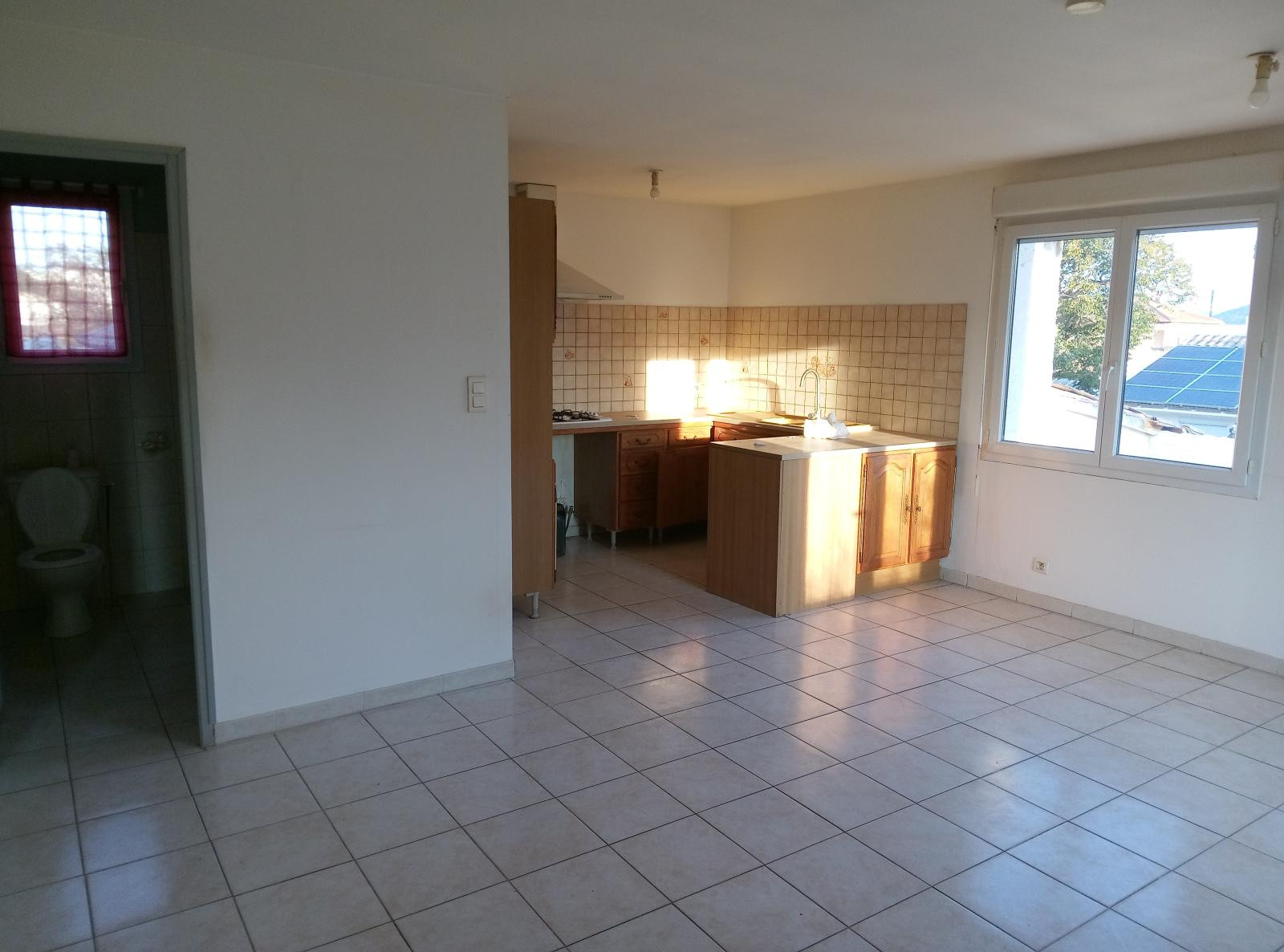 
                                                Location
                                                 Appartement disposant d un espace jardin