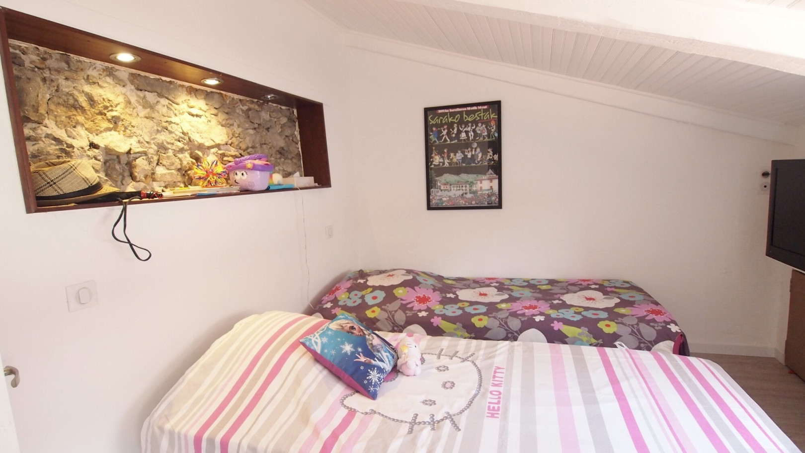 
                                                Location
                                                 Appartement  - Duplex  - 3 pièces  - 42.05 m²