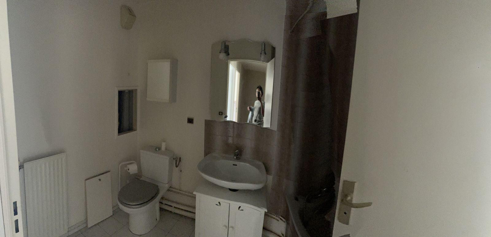 
                                                Location
                                                 Appartement duplex 3 pièces proche de la gare