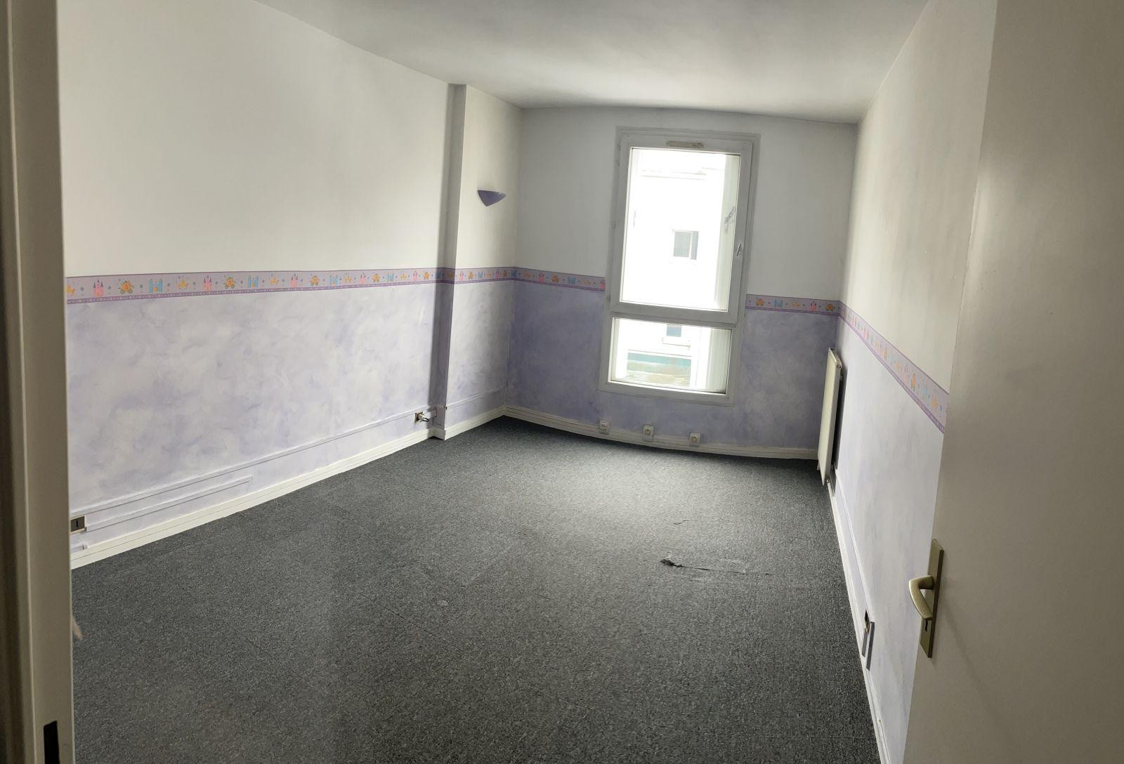 
                                                Location
                                                 Appartement duplex 3 pièces proche de la gare