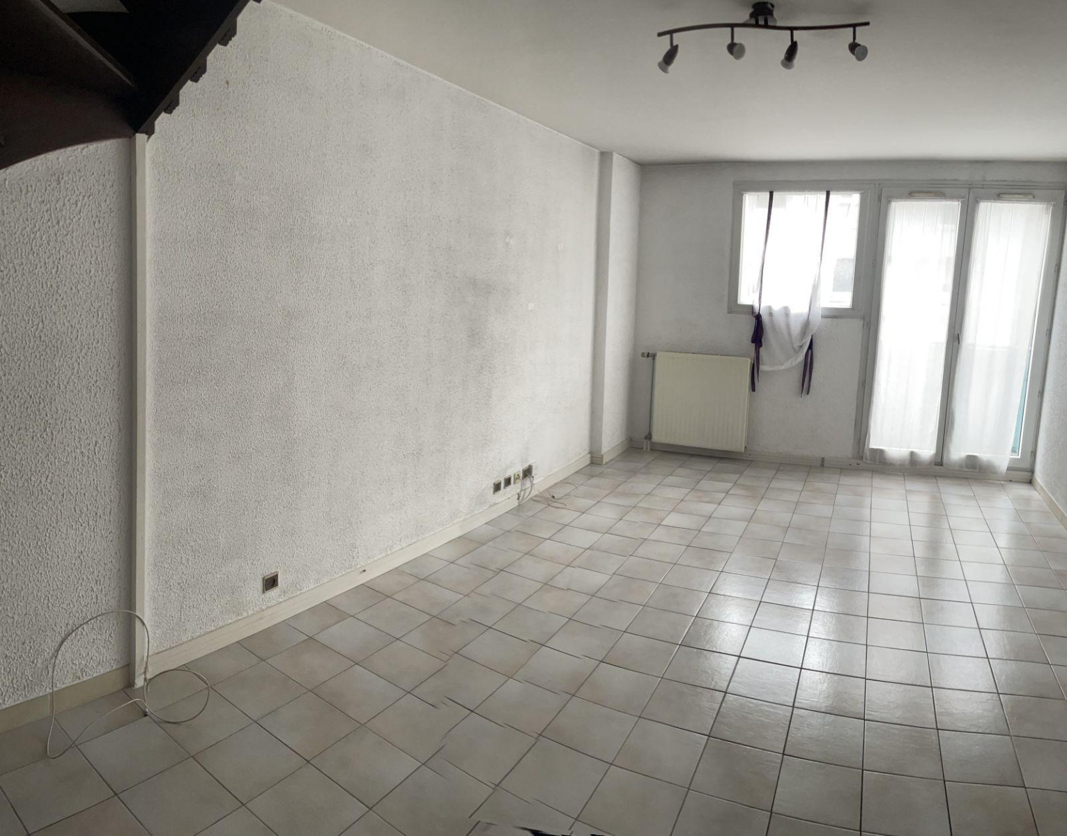 
                                                Location
                                                 Appartement duplex 3 pièces proche de la gare
