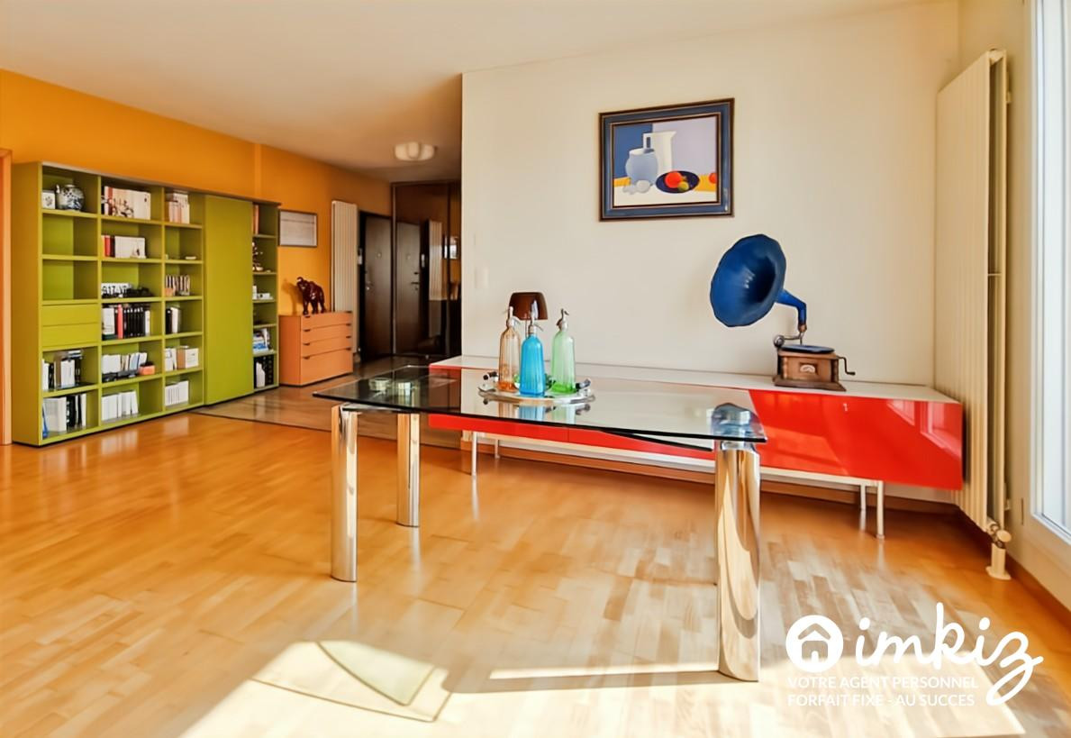 
                                                Vente
                                                 Appartement duplex attique 5P  terrasse 2 garages