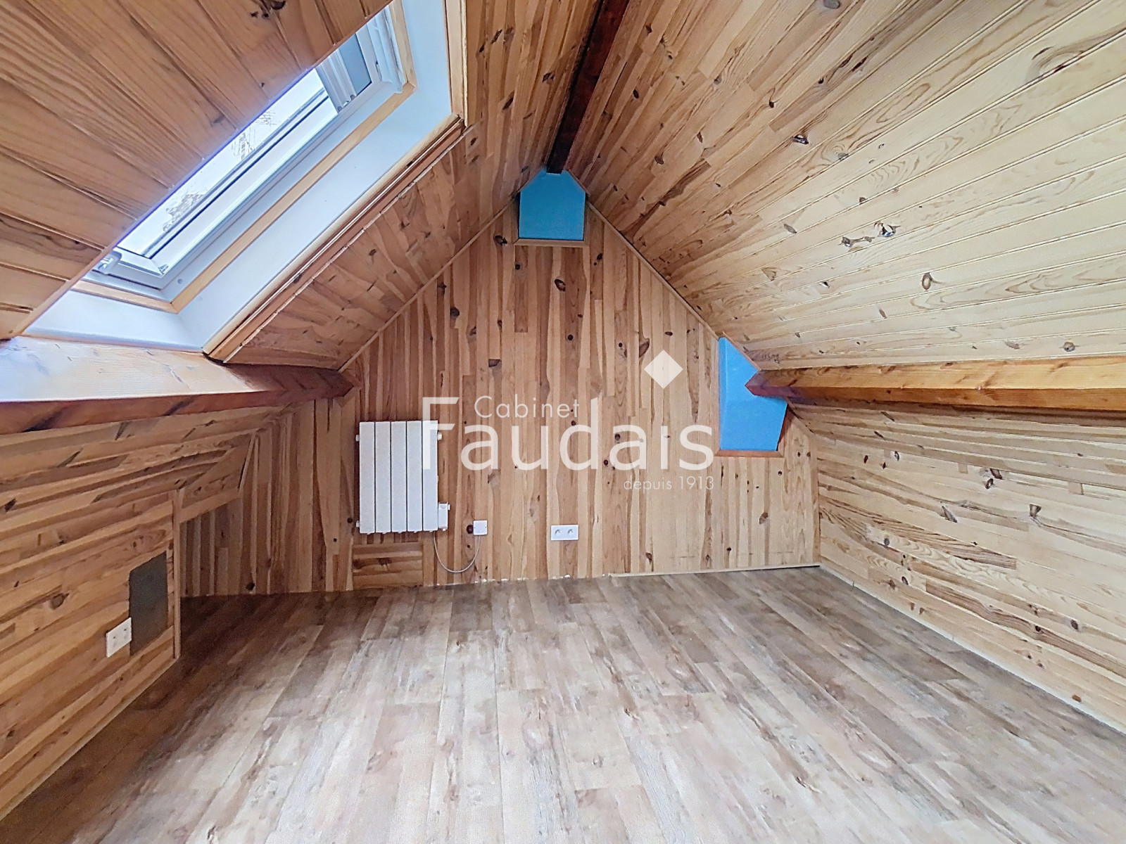 
                                                Vente
                                                 APPARTEMENT DUPLEX AU PIED DES COMMERCES