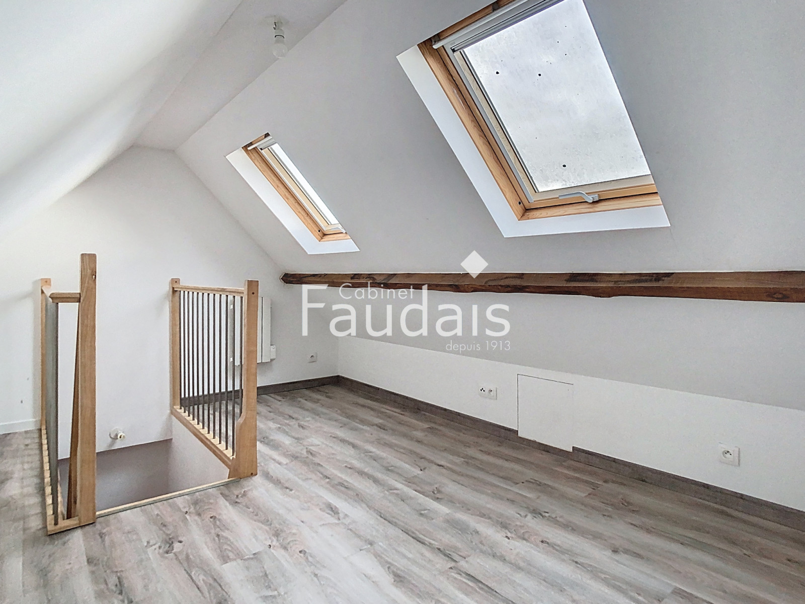 
                                                Vente
                                                 APPARTEMENT DUPLEX AU PIED DES COMMERCES