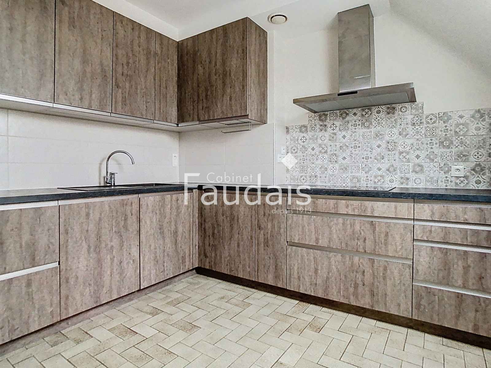 
                                                Vente
                                                 APPARTEMENT DUPLEX AU PIED DES COMMERCES