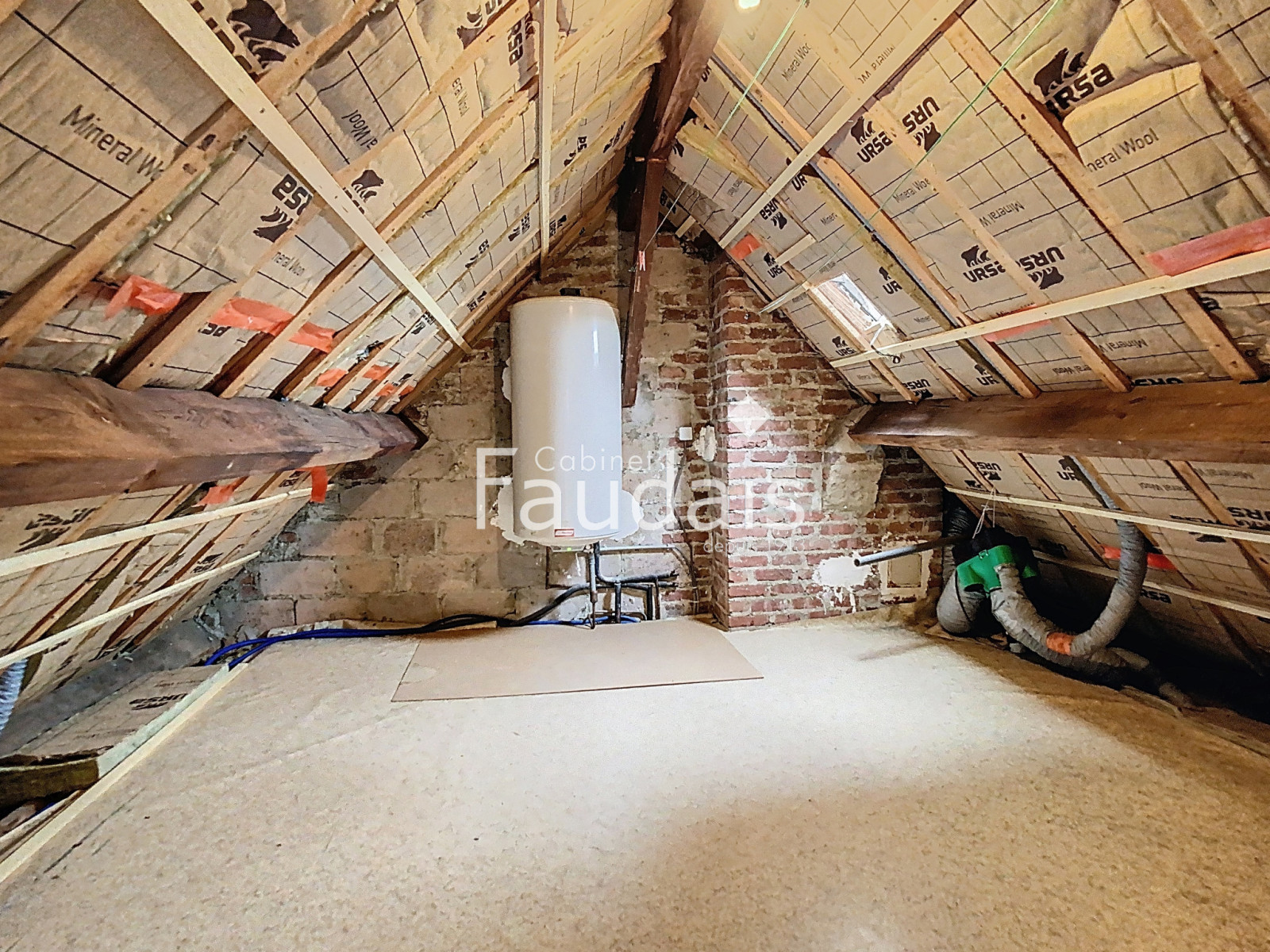 
                                                Vente
                                                 APPARTEMENT DUPLEX AU PIED DES COMMERCES