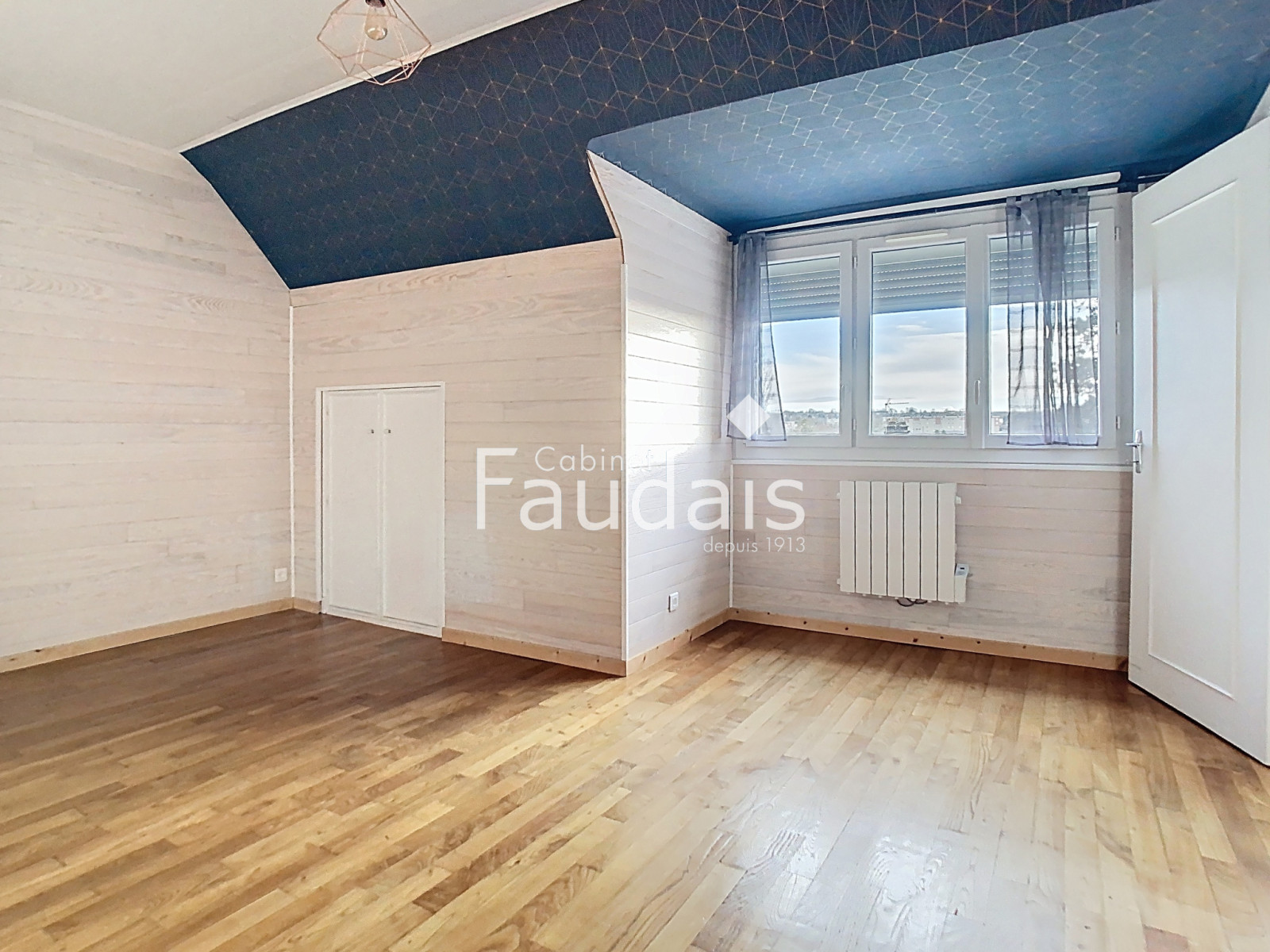 
                                                Vente
                                                 APPARTEMENT DUPLEX AU PIED DES COMMERCES