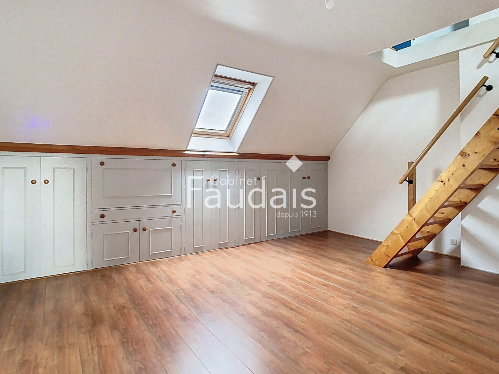 
                                                Vente
                                                 APPARTEMENT DUPLEX AU PIED DES COMMERCES