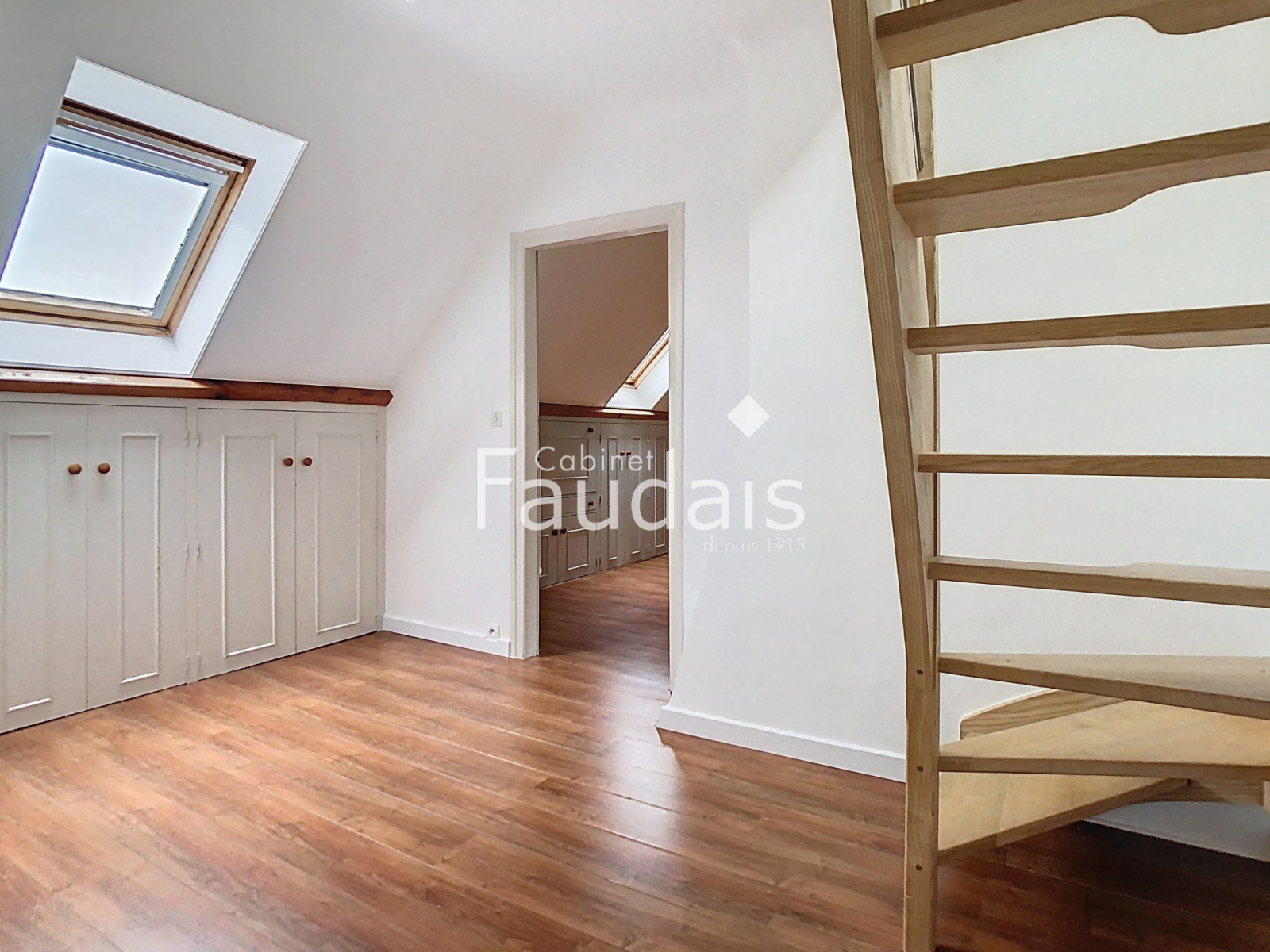 
                                                Vente
                                                 APPARTEMENT DUPLEX AU PIED DES COMMERCES